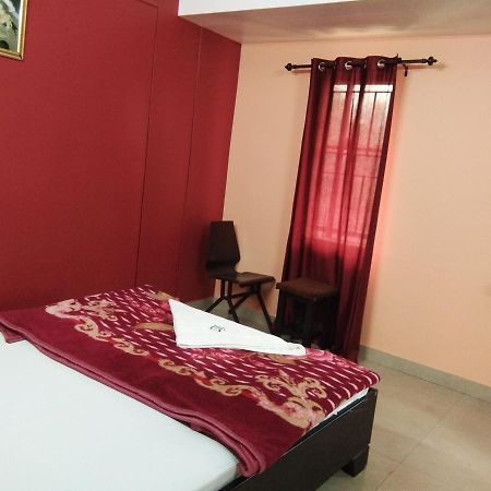 A.R.Residency Hotel Kunnamangalam Esterno foto