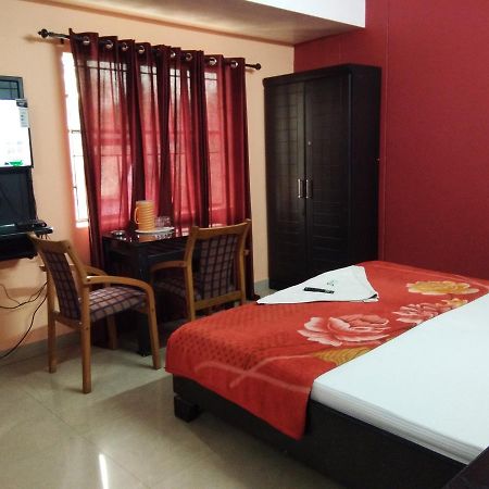 A.R.Residency Hotel Kunnamangalam Esterno foto