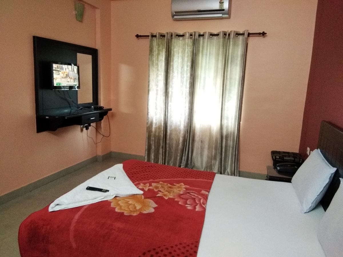 A.R.Residency Hotel Kunnamangalam Esterno foto