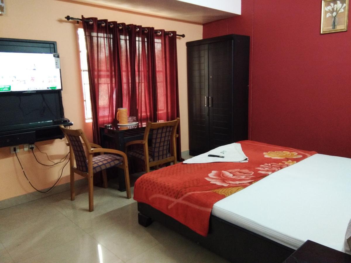 A.R.Residency Hotel Kunnamangalam Esterno foto