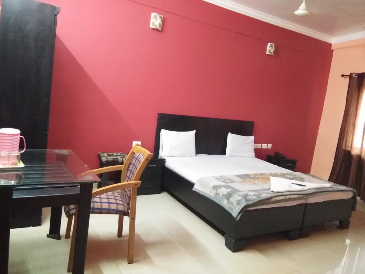A.R.Residency Hotel Kunnamangalam Esterno foto