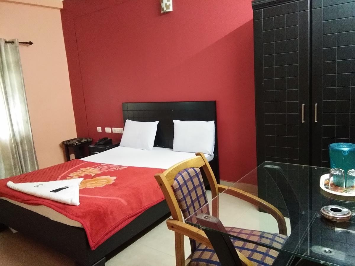 A.R.Residency Hotel Kunnamangalam Esterno foto