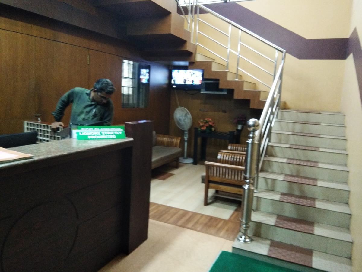A.R.Residency Hotel Kunnamangalam Esterno foto