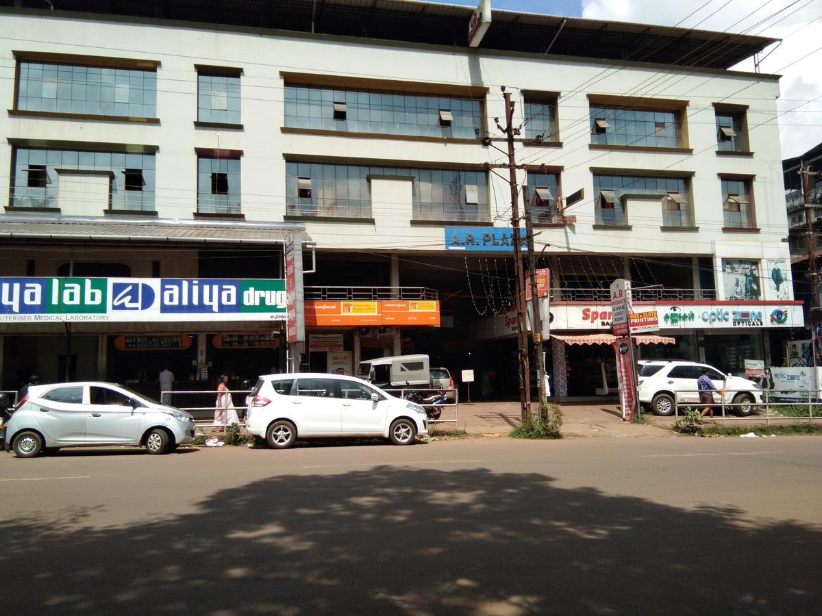 A.R.Residency Hotel Kunnamangalam Esterno foto