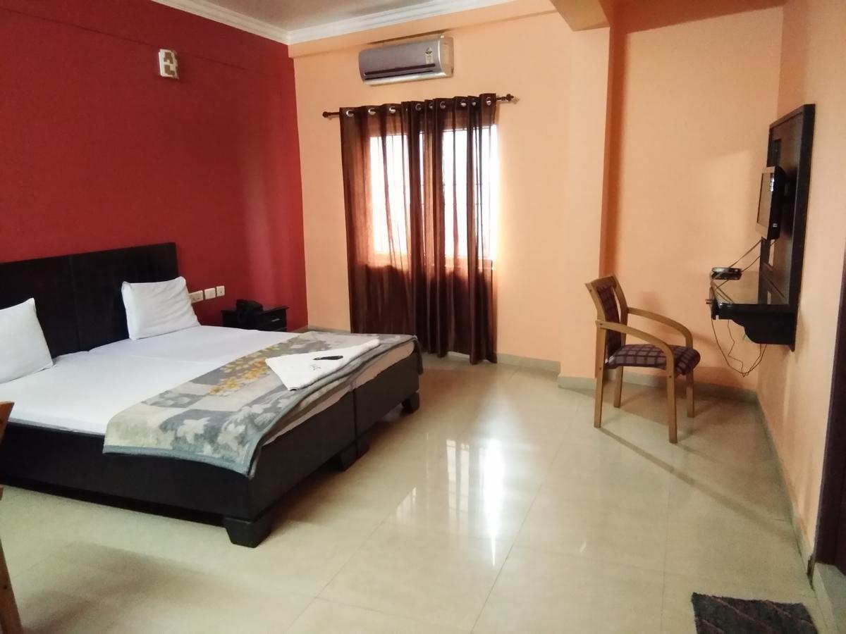A.R.Residency Hotel Kunnamangalam Esterno foto