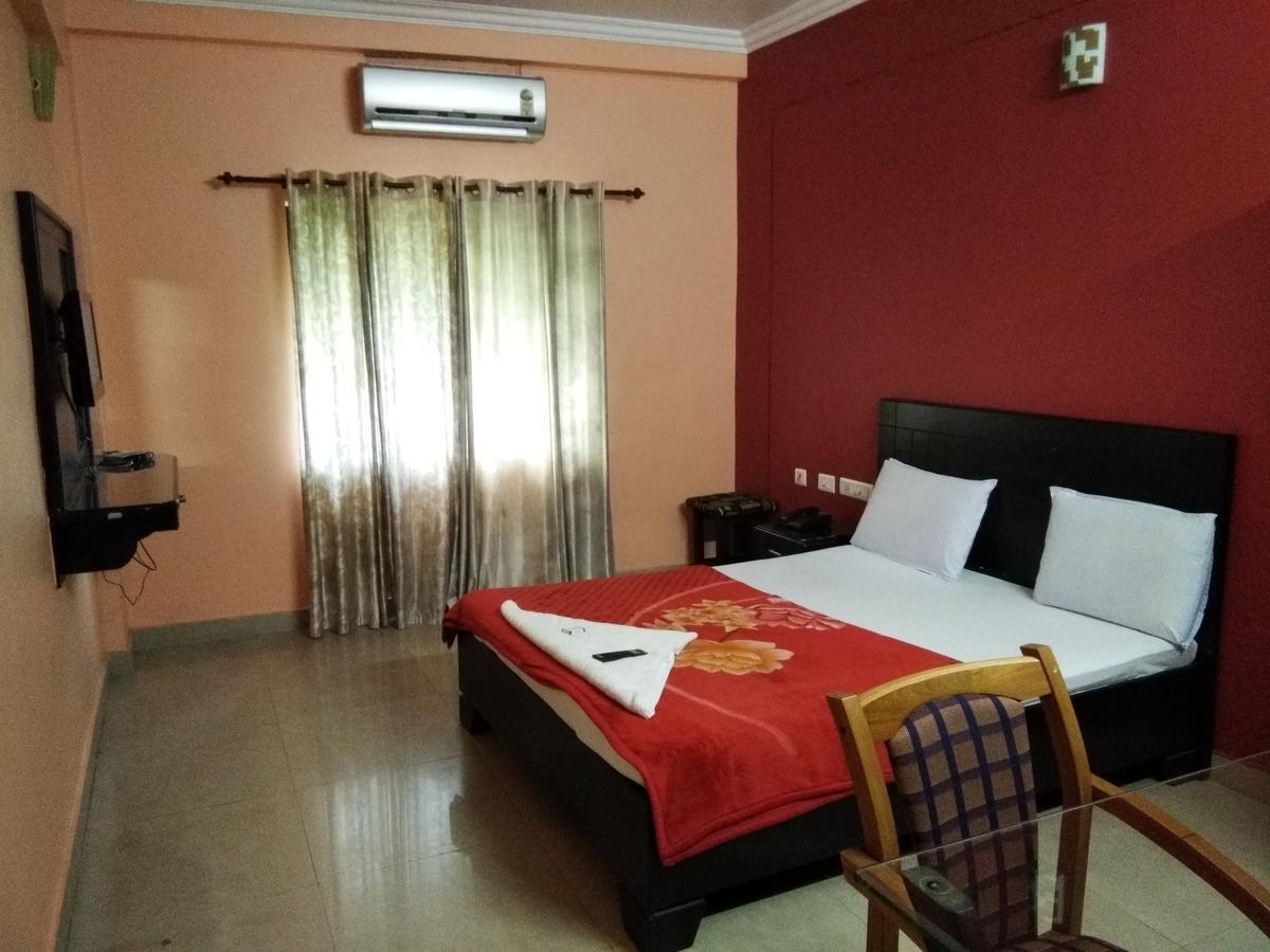 A.R.Residency Hotel Kunnamangalam Esterno foto