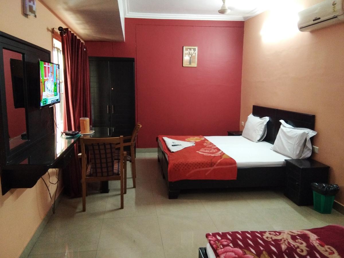 A.R.Residency Hotel Kunnamangalam Esterno foto